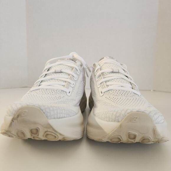 New Balance Women's W1080V13 Running Shoe, White/Silver Metallic, 5.5 - Picture 3 of 8